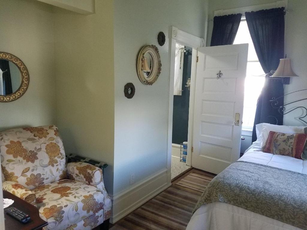 Abbey House Inn (Adults Only) Winters エクステリア 写真